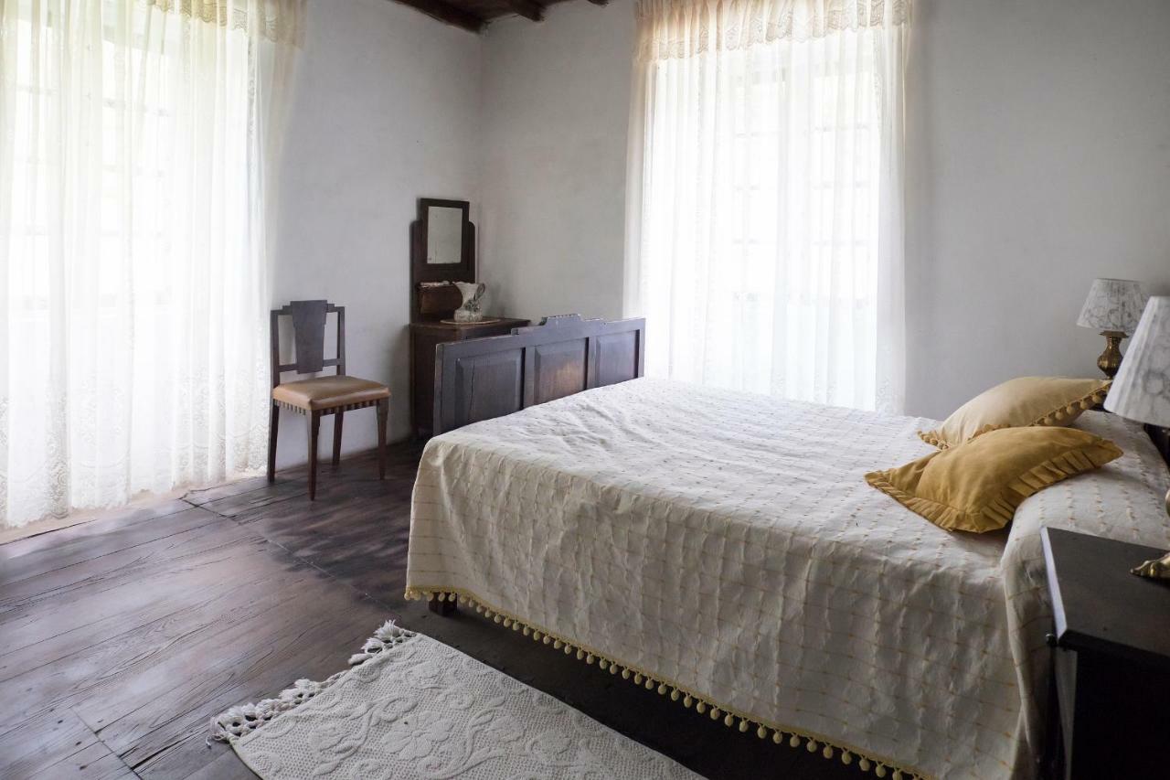 A Fonte Das Bodas Samos Bagian luar foto