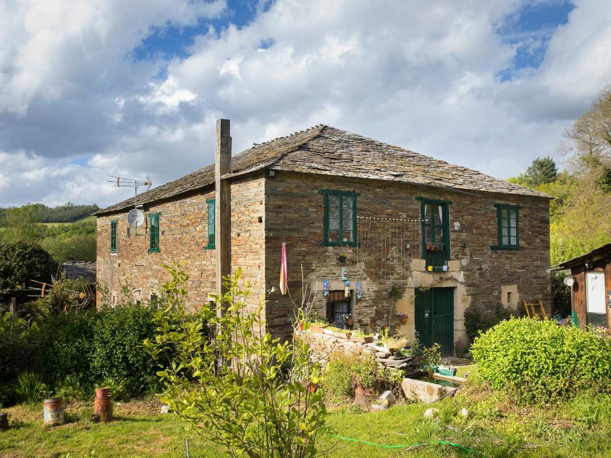A Fonte Das Bodas Samos Bagian luar foto