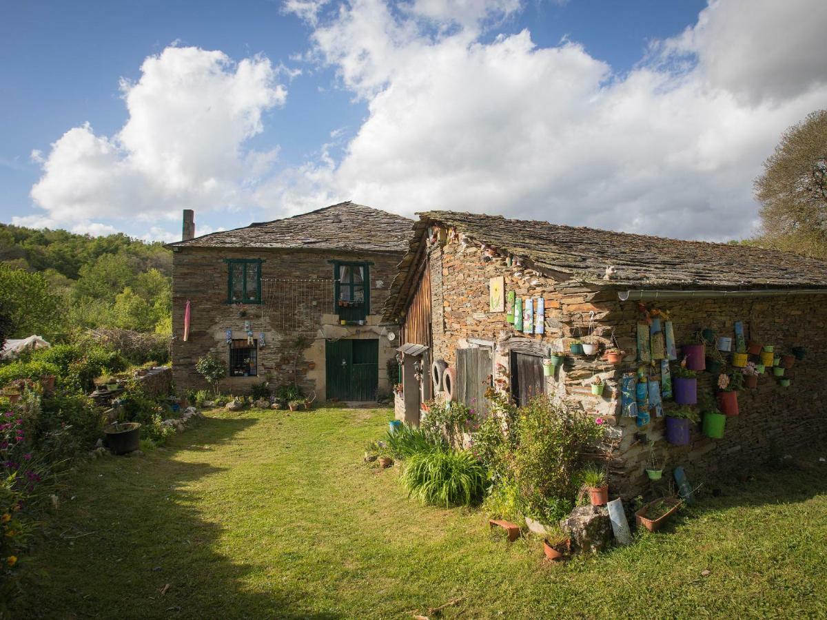 A Fonte Das Bodas Samos Bagian luar foto