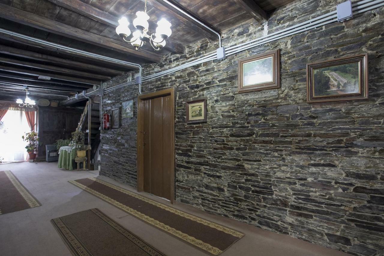 A Fonte Das Bodas Samos Bagian luar foto
